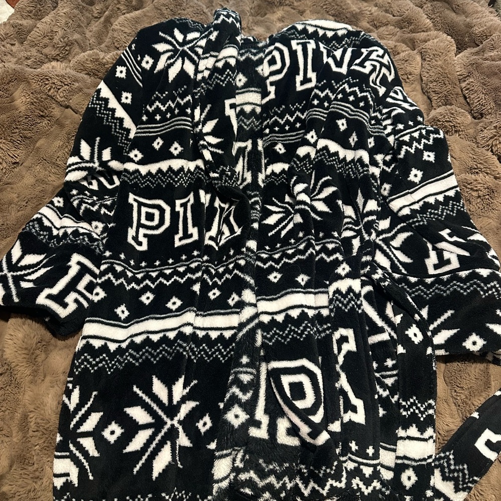Victoria's Secret PINK Black & White Fair Isle Plush Robe